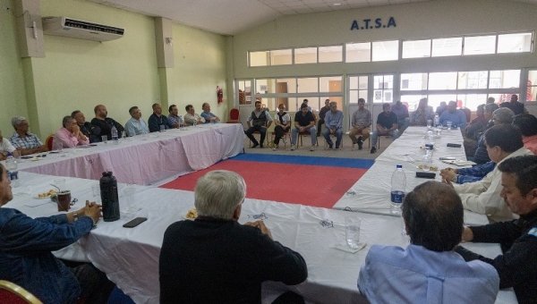 Legisladores y la CGT Corrientes acuerdan defender derechos y puestos de trabajo 😊